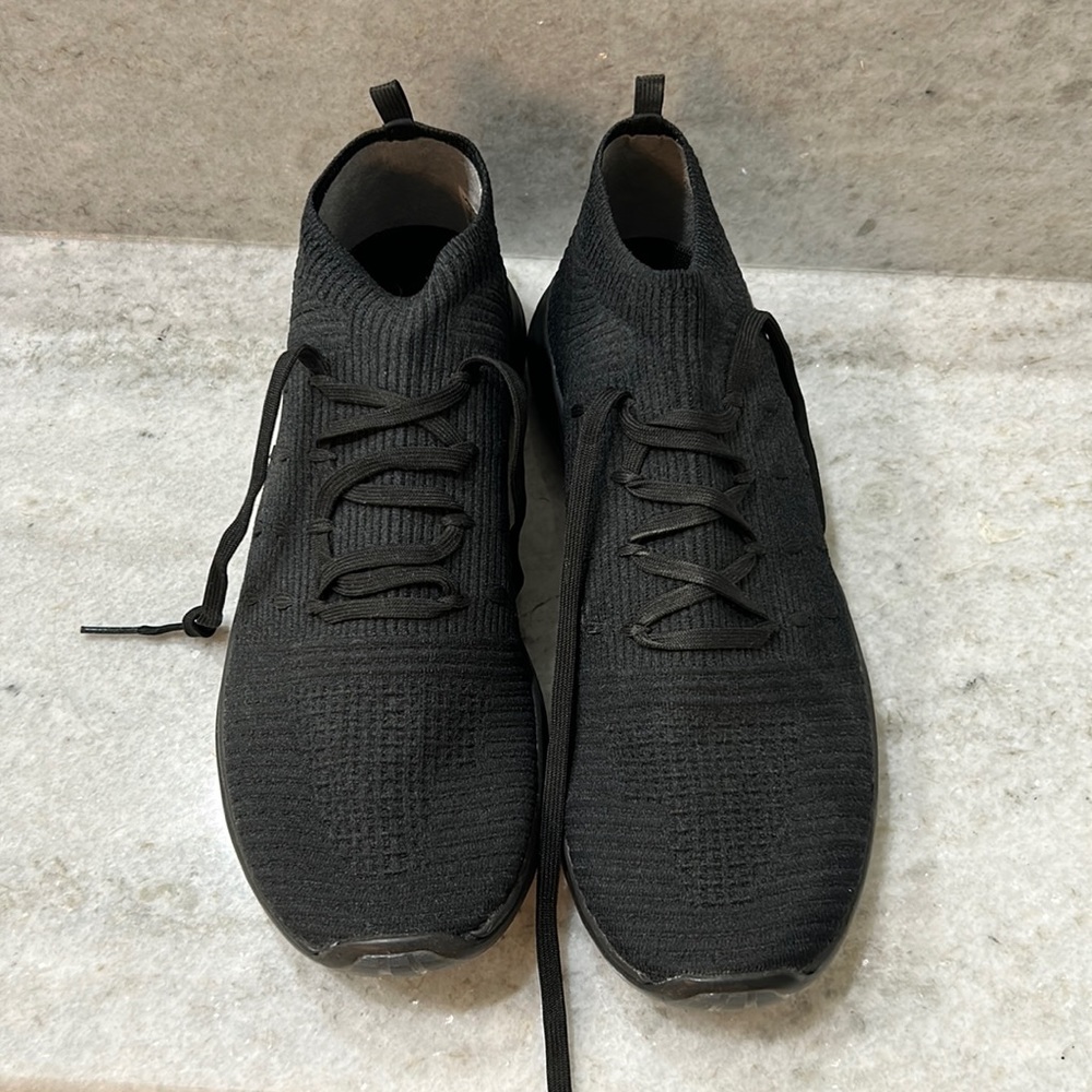 Men’s black under armor sneakers